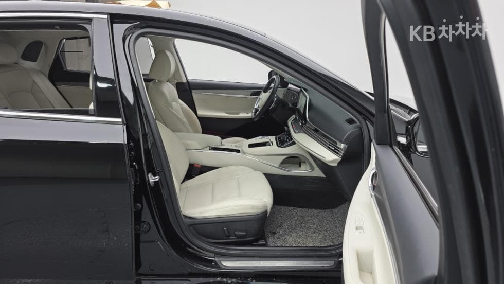 Хюндай The New (фейслифт) Grandeur (Azera)2.5 Le Blanc - 14