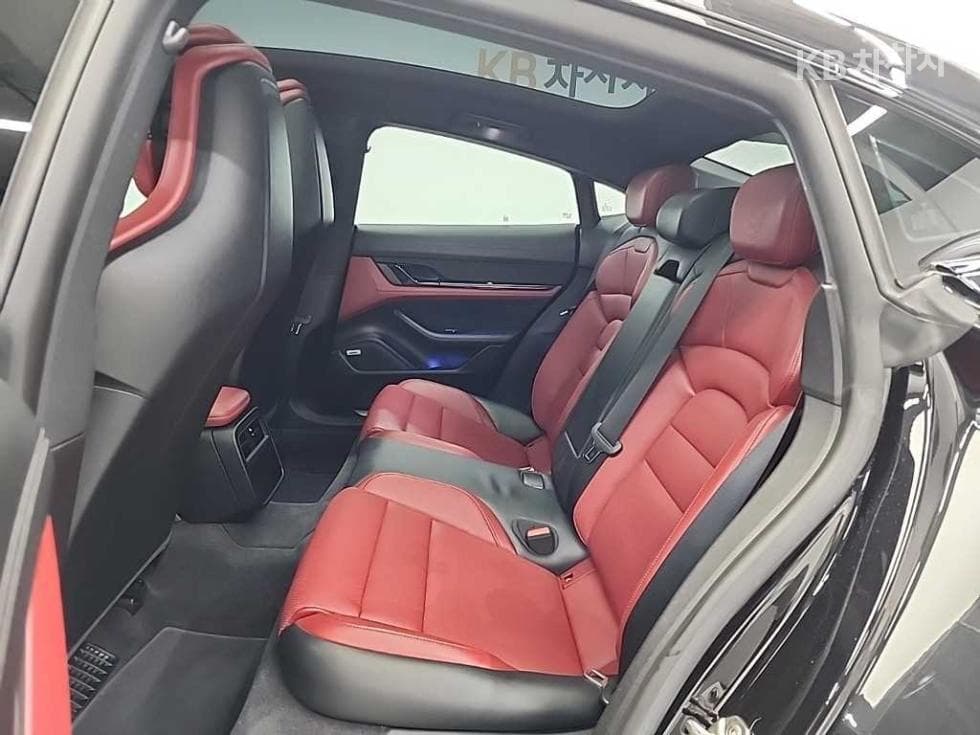 Porsche Taycan4S - 12