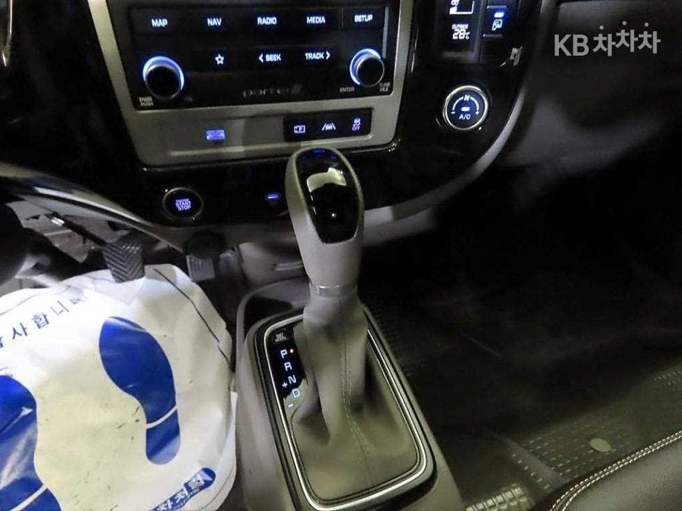Хюндай Porter 2Удължено междуосие Двойна Кабина LPG Modern - 13