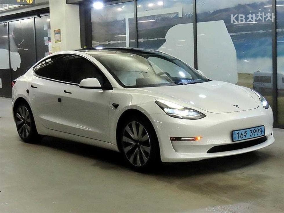 테슬라 Model 3 Long Range - Image 1