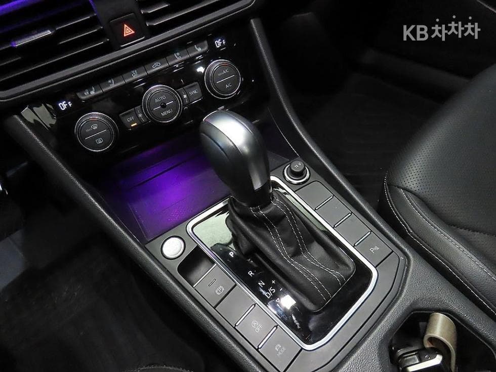 Volkswagen The All New Jetta(7-мо поколение)1.4 Турбонагнетен Стратифициран Инжекция (ВВ) Prestige - 12