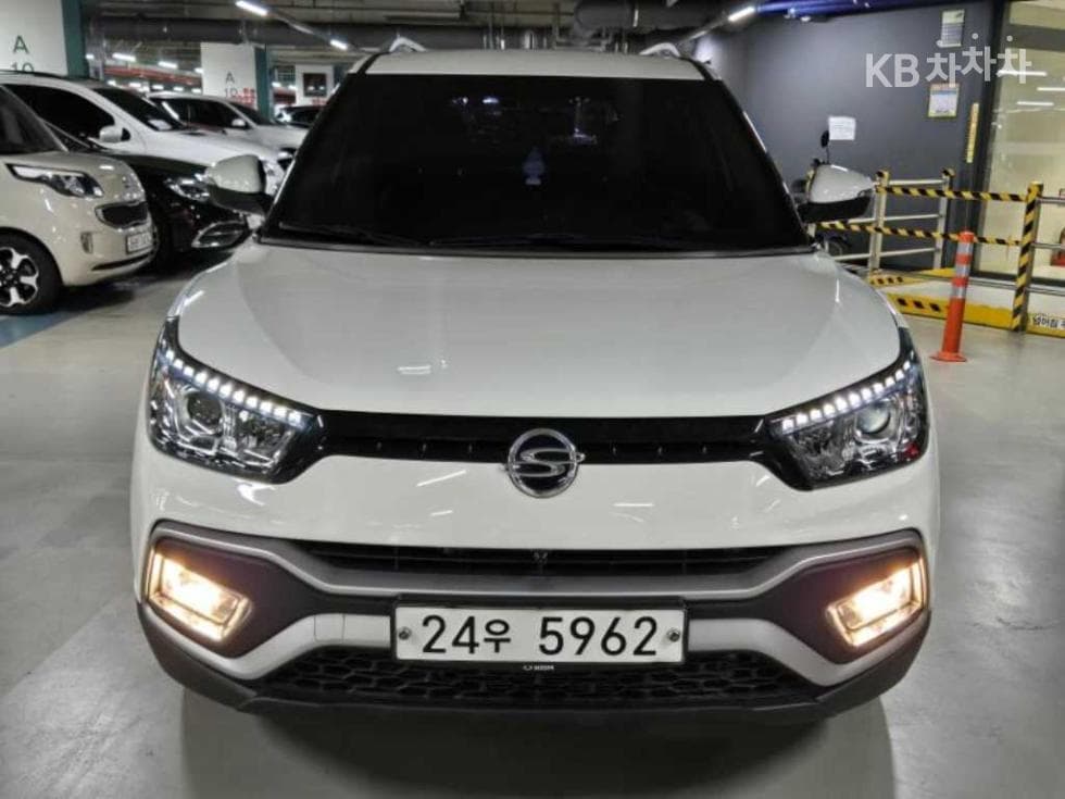 КейДжи Мобилити Тиволи Air Бензин 2WD IX - Image 1