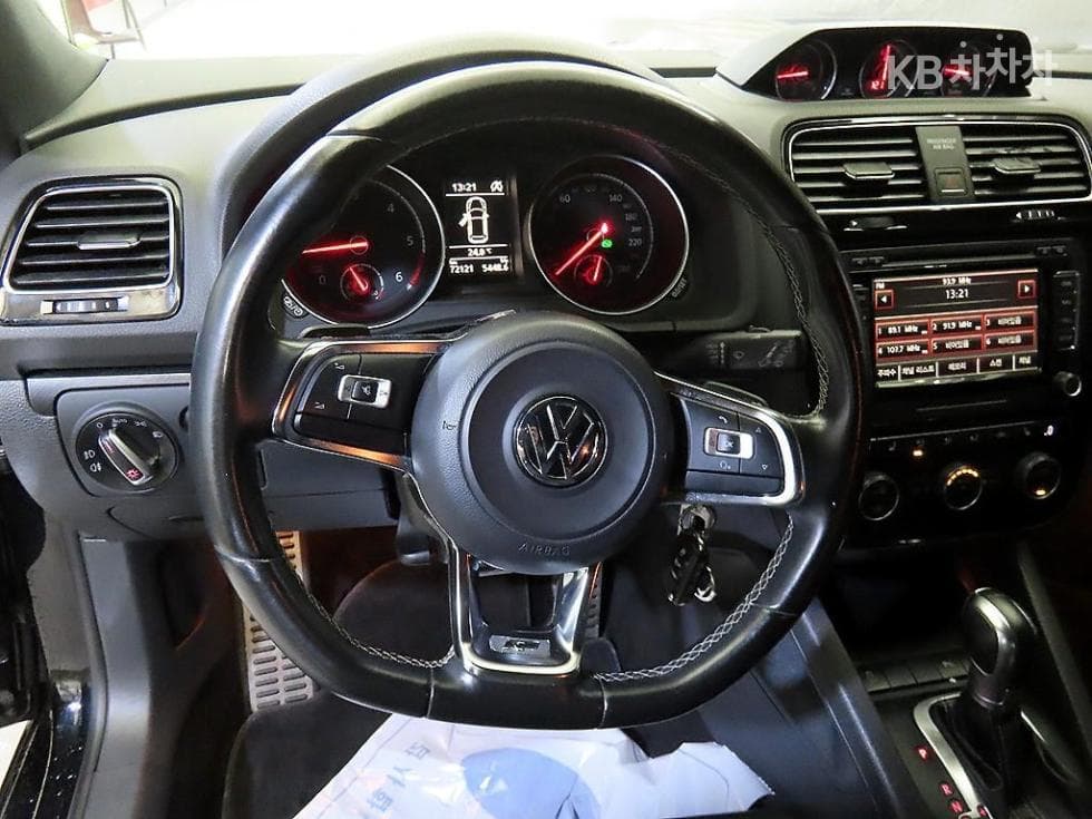 Volkswagen Scirocco2.0 Turbo Diesel Injection R-line - 8