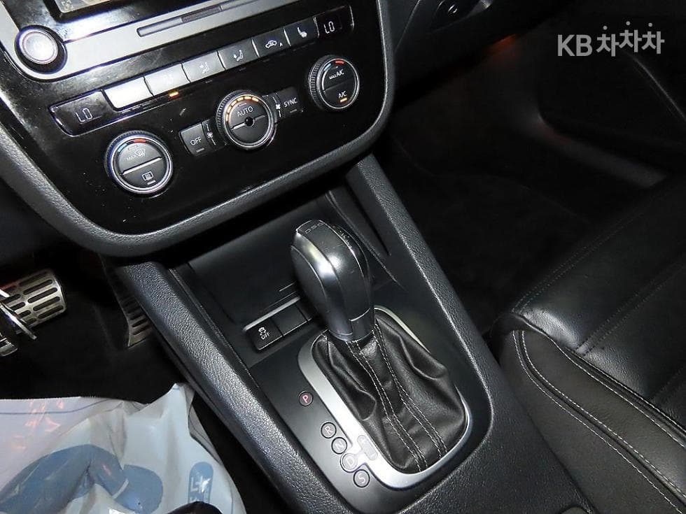 Volkswagen Scirocco2.0 Turbo Diesel Injection R-line - 12