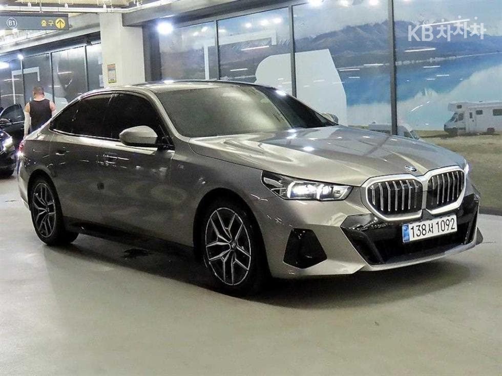 BMW Нов5 Серия(G60) 520i Стандартен - Image 1