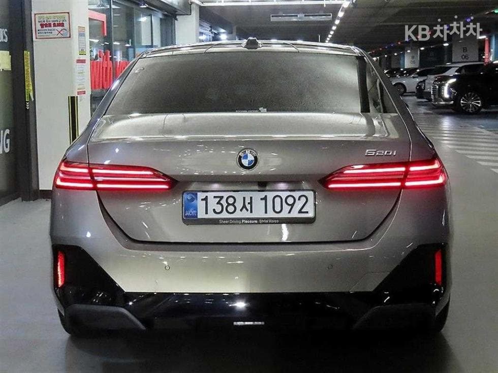 BMW Нов5 Серия(G60)520i Стандартен - 5