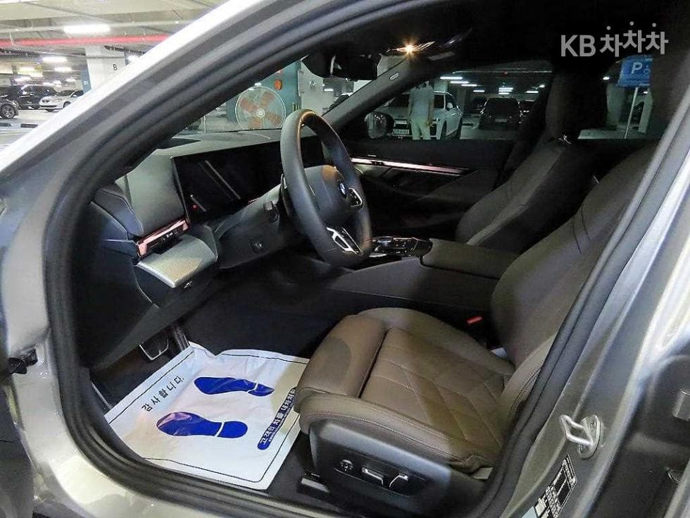 BMW Нов5 Серия(G60)520i Стандартен - 6