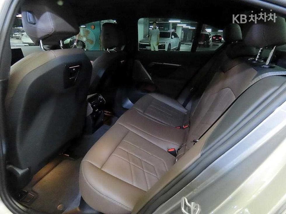 BMW Нов5 Серия(G60)520i Стандартен - 7