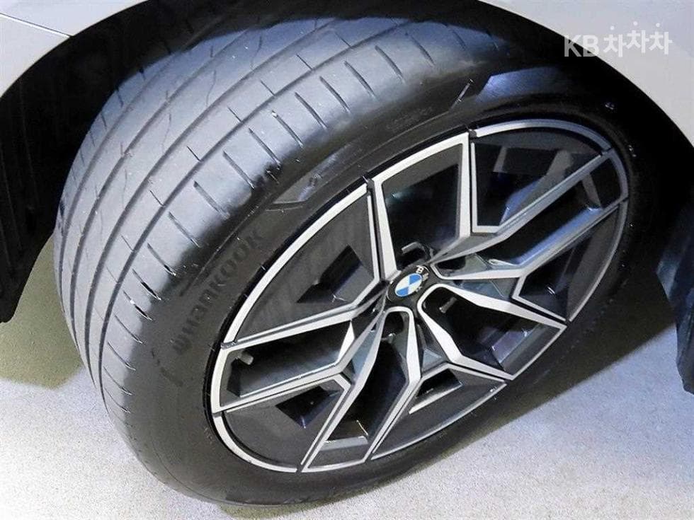 BMW Нов5 Серия(G60)520i Стандартен - 20
