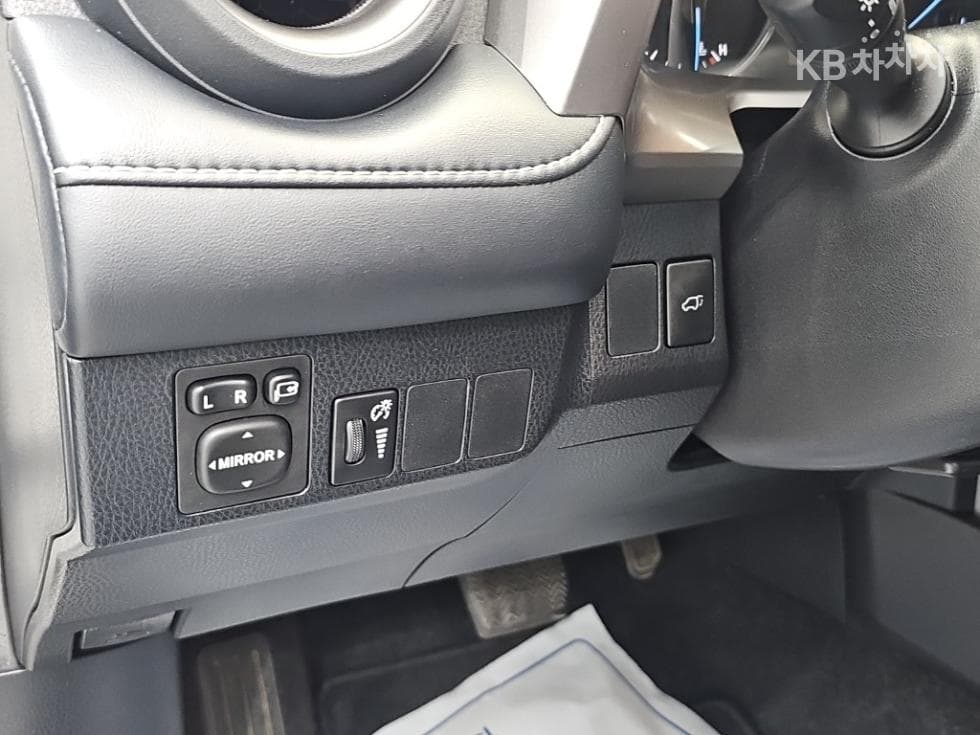 Toyota RAV42.5 4WD Hybrid Standard - 17