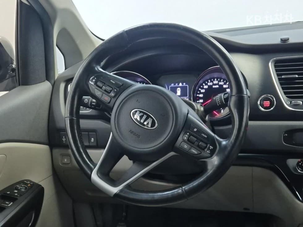 Kia All New Carnival9-seater 2.2 Diesel Luxury - 9