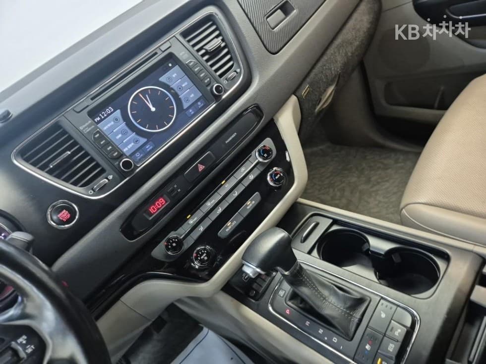 Kia All New Carnival9-seater 2.2 Diesel Luxury - 10