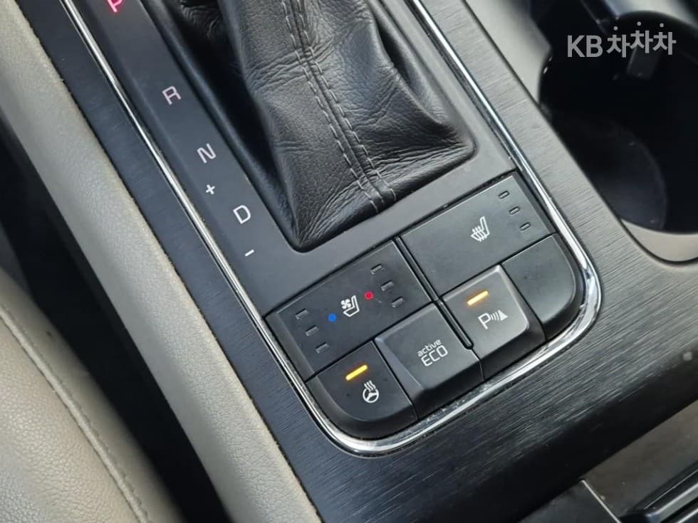 Kia All New Carnival9-seater 2.2 Diesel Luxury - 18