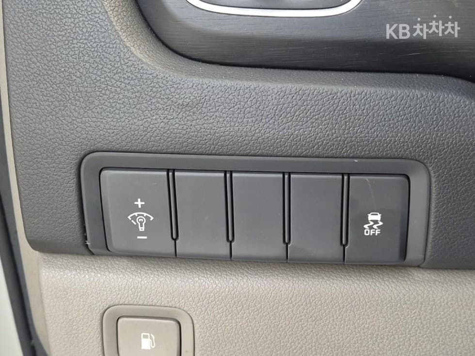 Kia All New Carnival9-seater 2.2 Diesel Luxury - 19