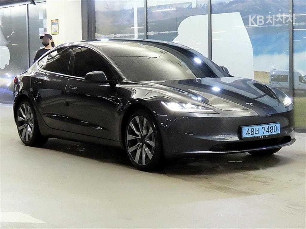 테슬라 Model 3 Long Range - Image 1