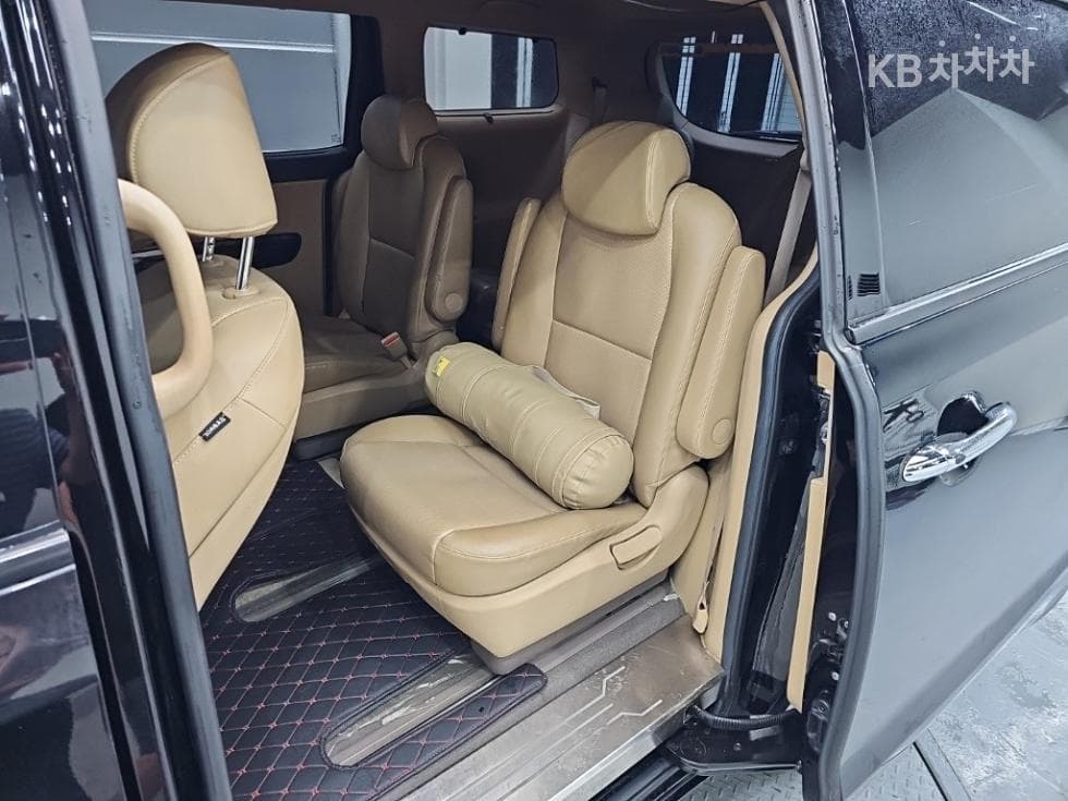 Киа All New Канивал9-местен 2.2 Дизел Висок Лимузин (Канивал) Престиж 하이루프 - 12