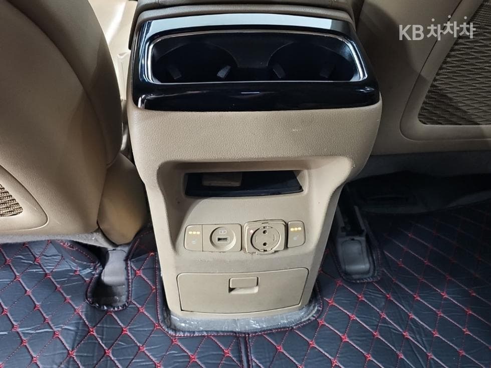 Киа All New Канивал9-местен 2.2 Дизел Висок Лимузин (Канивал) Престиж 하이루프 - 13