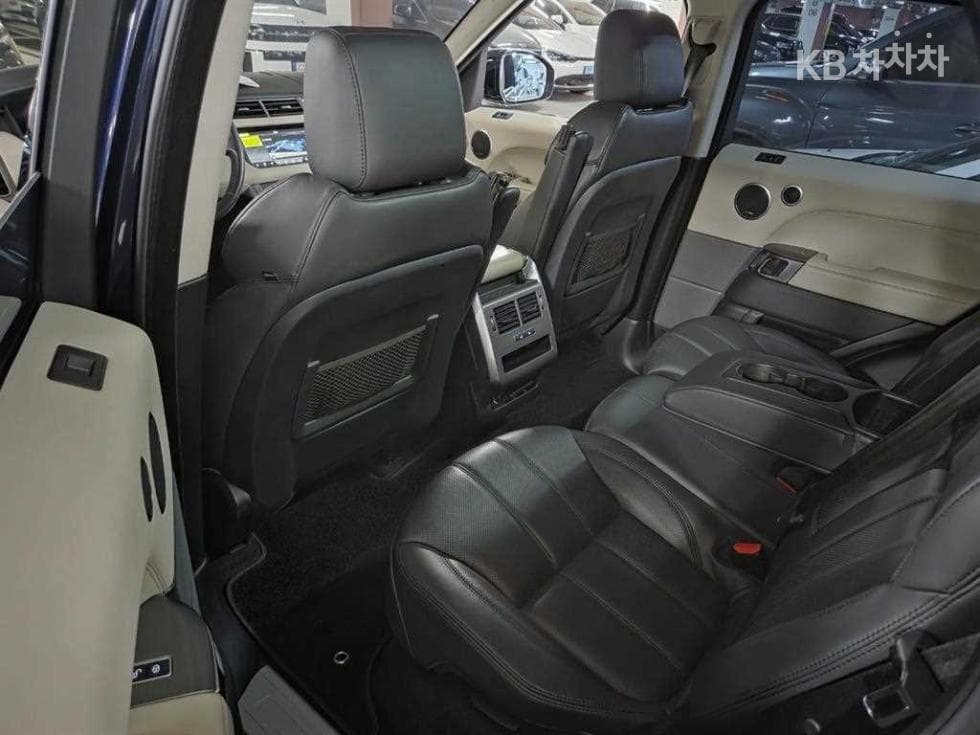 Land Rover New Range Rover Sport3.0 SDV6 HSE Dynamic - 17