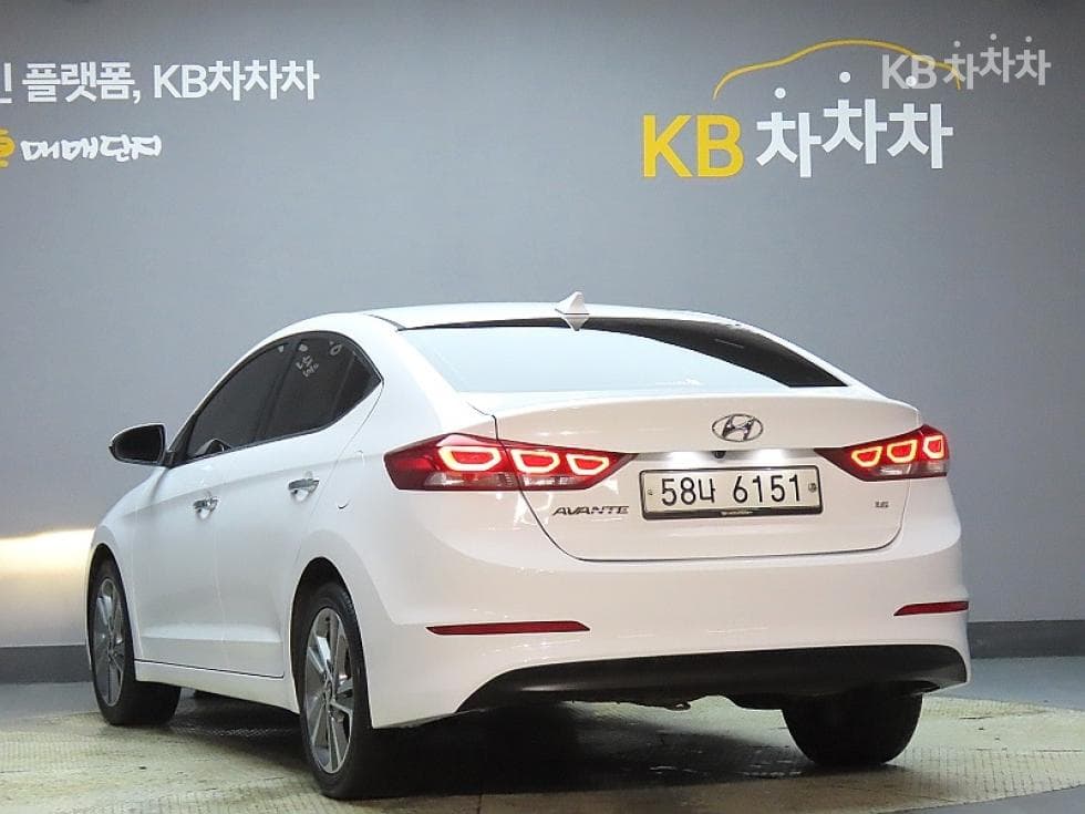 Хюндай Avante (Elantra)AD1.6 GDi Modern - 4