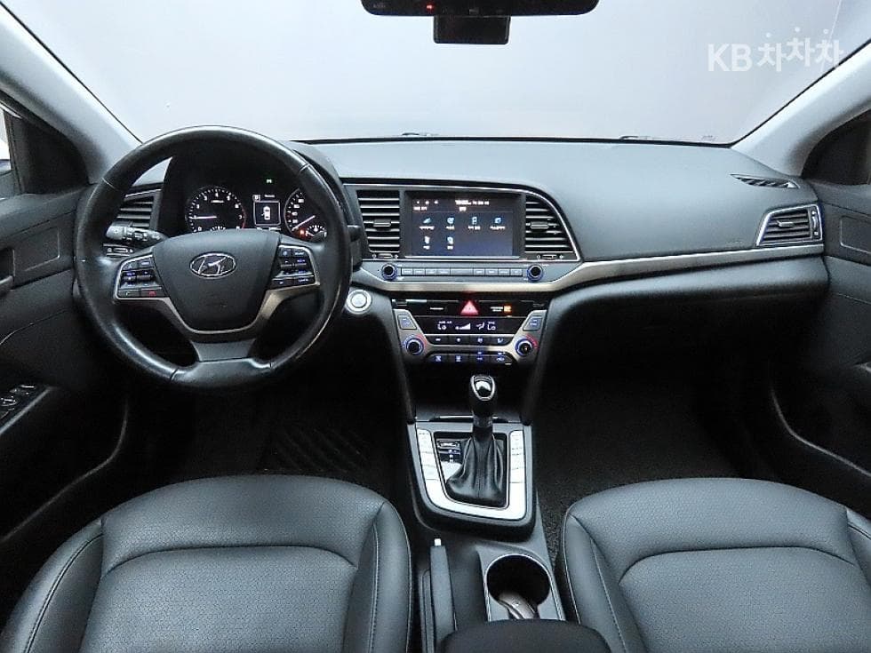 Хюндай Avante (Elantra)AD1.6 GDi Modern - 6