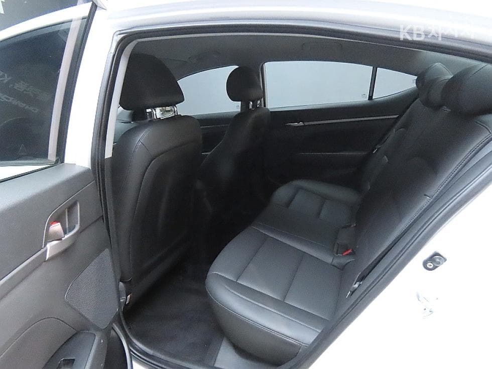 Хюндай Avante (Elantra)AD1.6 GDi Modern - 11