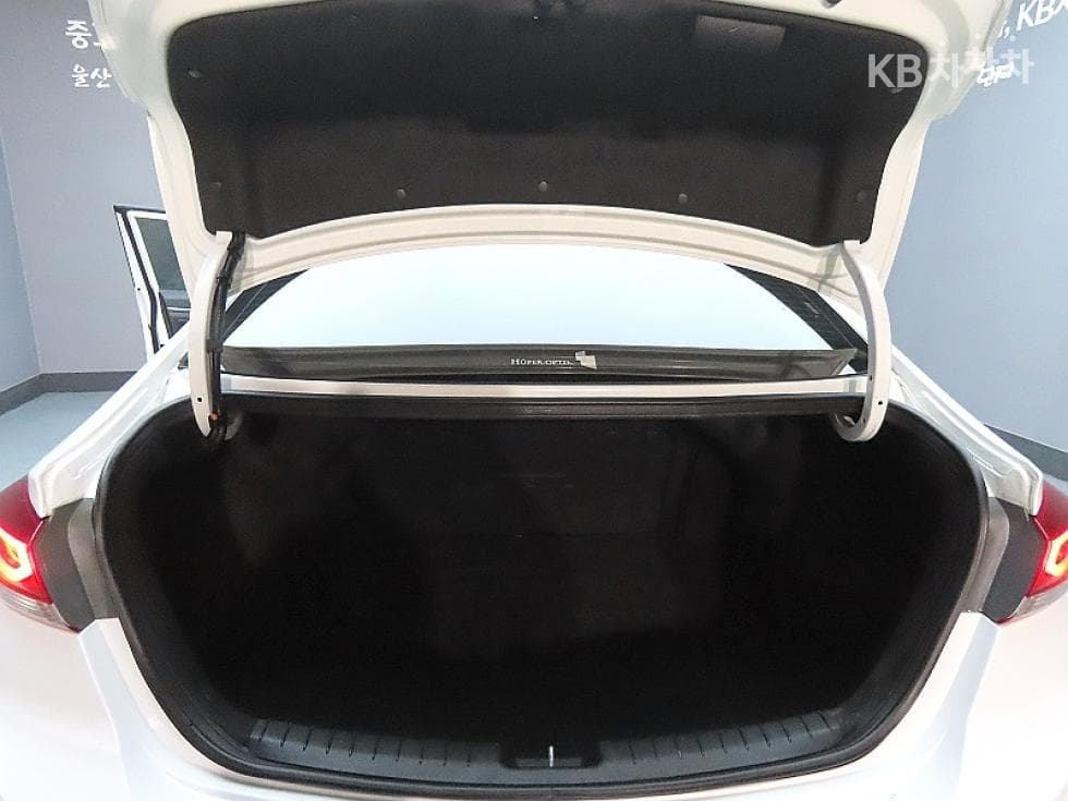 Хюндай Avante (Elantra)AD1.6 GDi Modern - 19