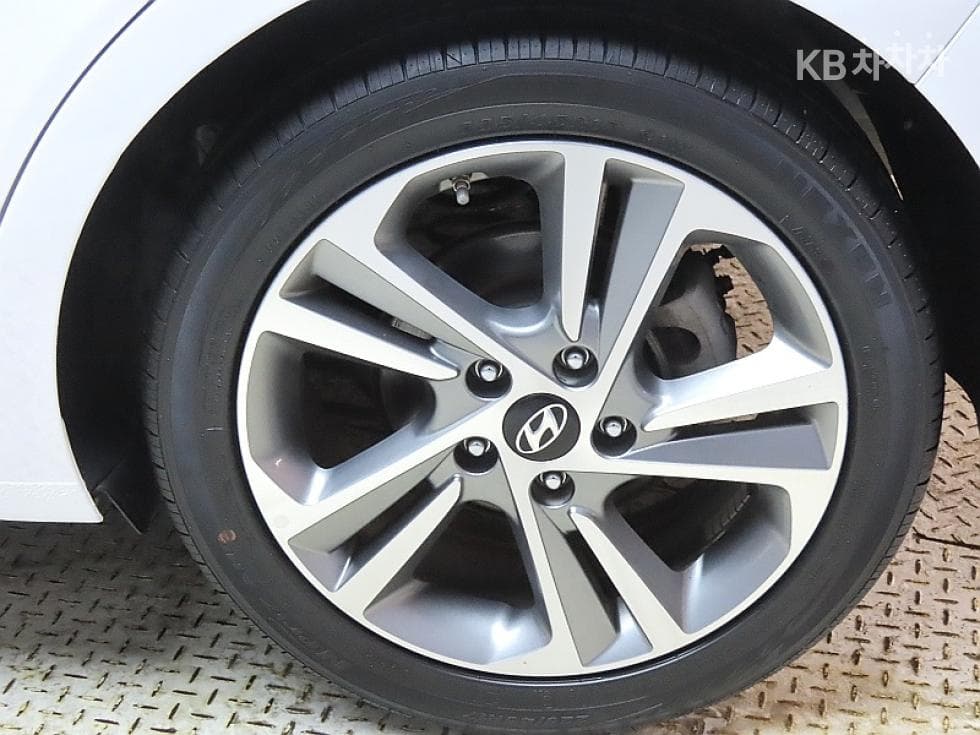 Хюндай Avante (Elantra)AD1.6 GDi Modern - 20