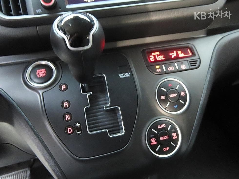 Kia The New (facelift) Kia Ray (van)1.0 Gasoline Signature - 9