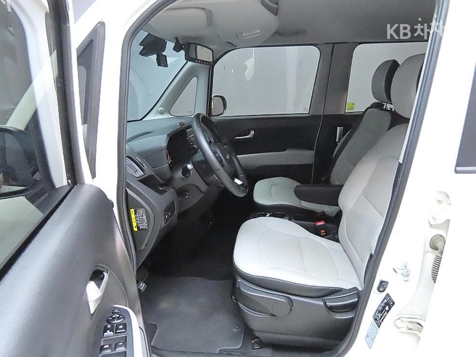 Kia The New (facelift) Kia Ray (van)1.0 Gasoline Signature - 10