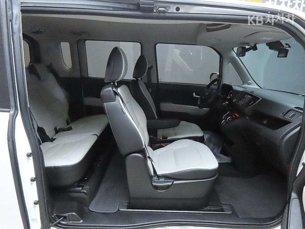 Kia The New (facelift) Kia Ray (van)1.0 Gasoline Signature - 12