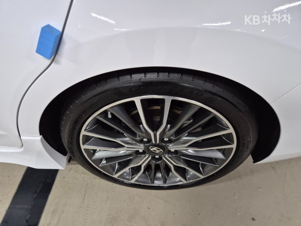 Хюндай Avante (Elantra)AD1.6 Турбо Бензин Директ Инжекция 스포츠 Extreme 셀렉션 - 19