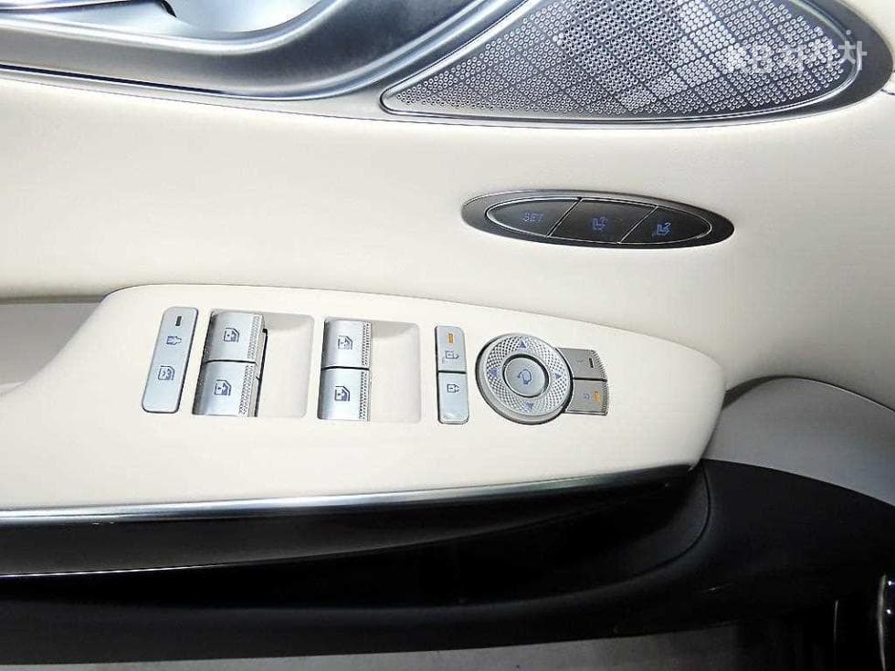 Дженезис GV70Бензин 2.5T 2WD - 13