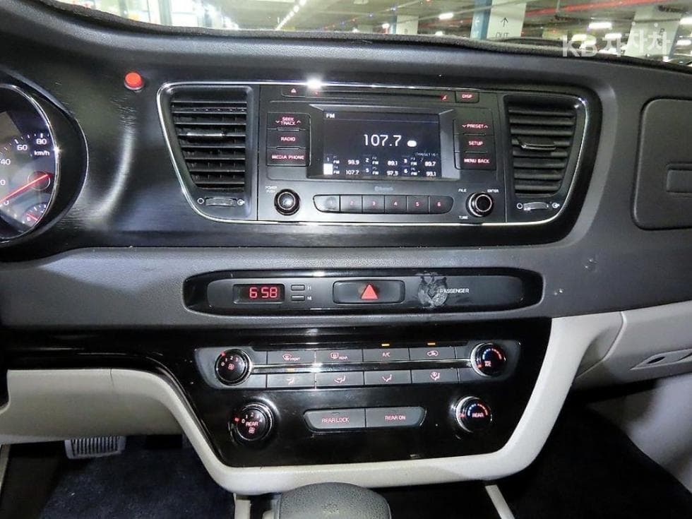 Kia All New Carnival6Seater승 2.2 Diesel 휠체어 리프트 - 10