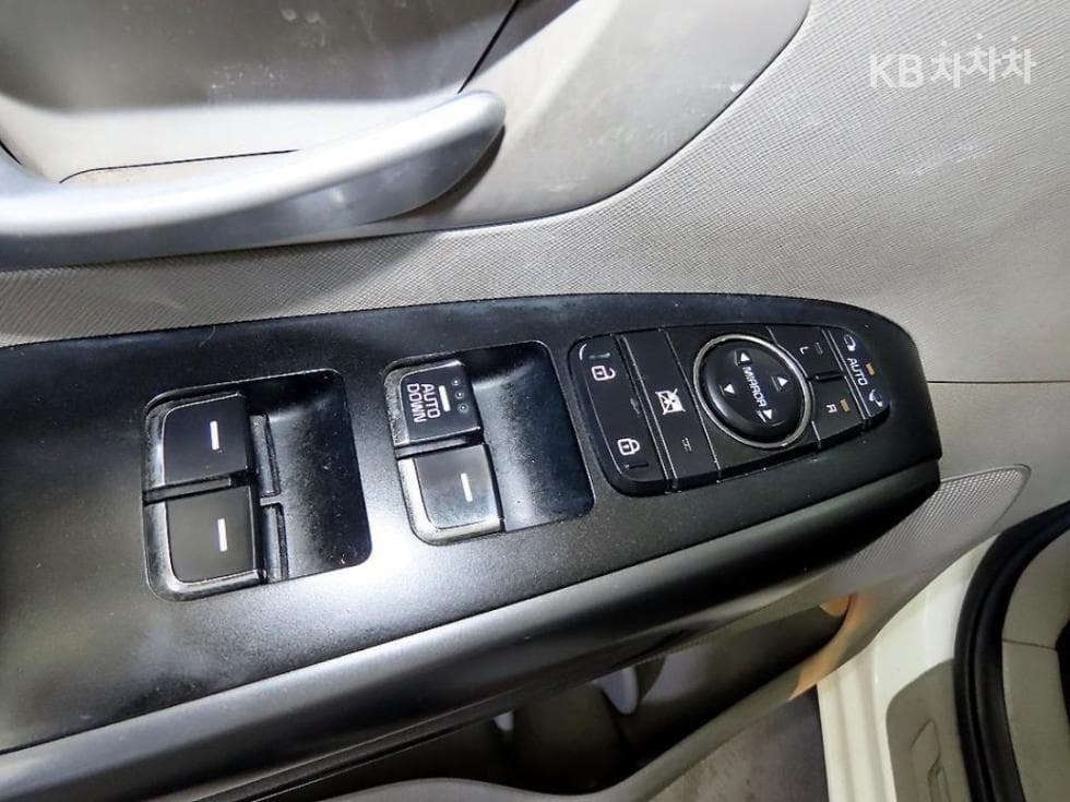 Kia All New Carnival6Seater승 2.2 Diesel 휠체어 리프트 - 12