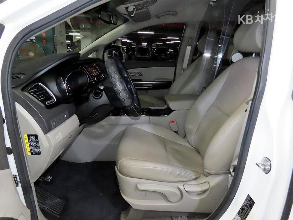 Kia All New Carnival6Seater승 2.2 Diesel 휠체어 리프트 - 13
