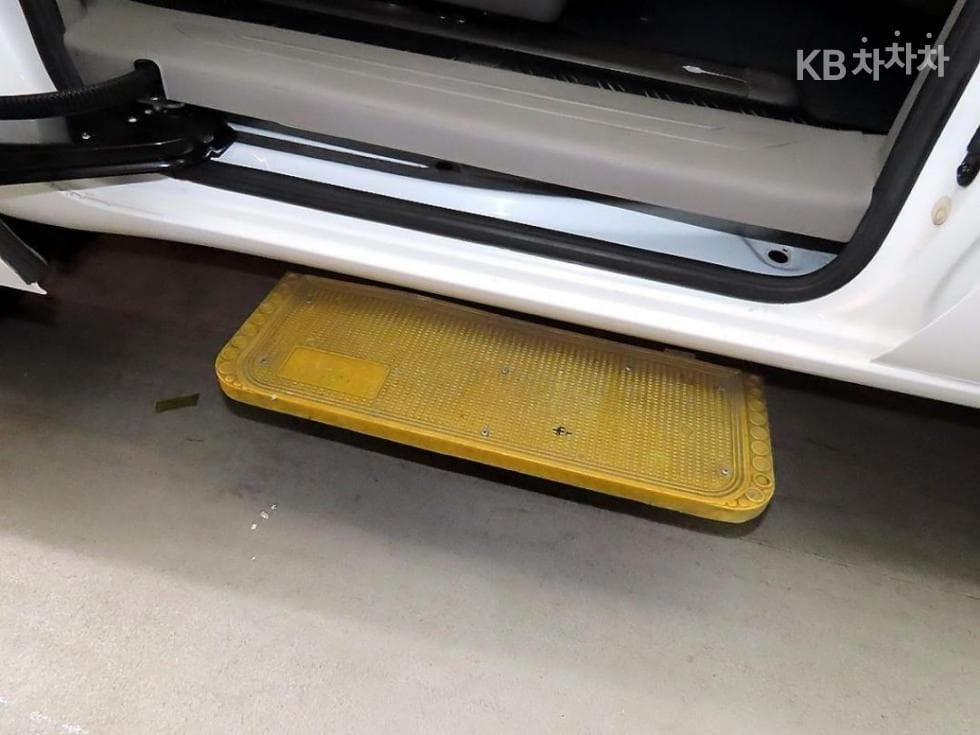 Kia All New Carnival6Seater승 2.2 Diesel 휠체어 리프트 - 15