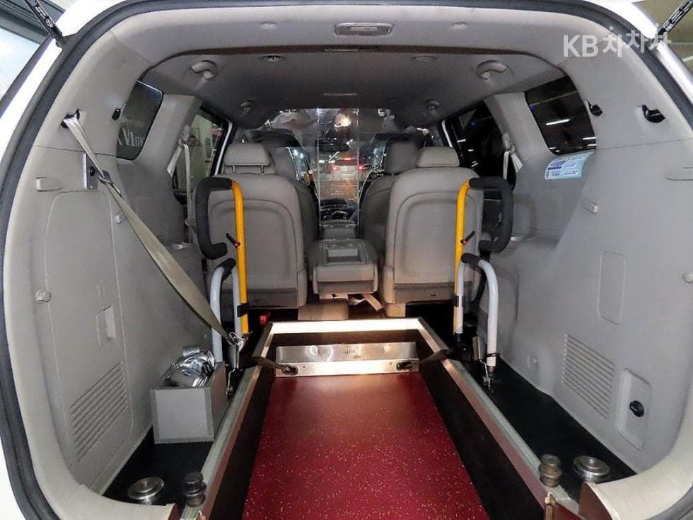 Kia All New Carnival6Seater승 2.2 Diesel 휠체어 리프트 - 16