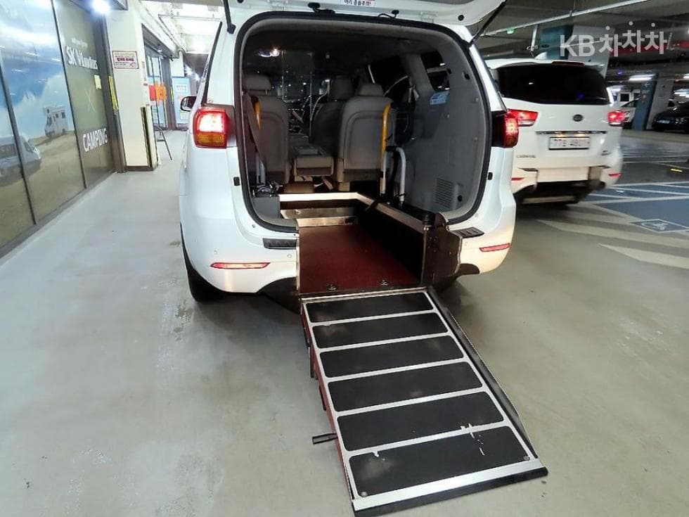 Kia All New Carnival6Seater승 2.2 Diesel 휠체어 리프트 - 17