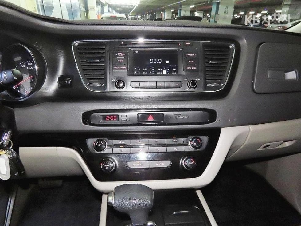 Kia All New Carnival6Seater승 2.2 Diesel 휠체어 리프트 - 8