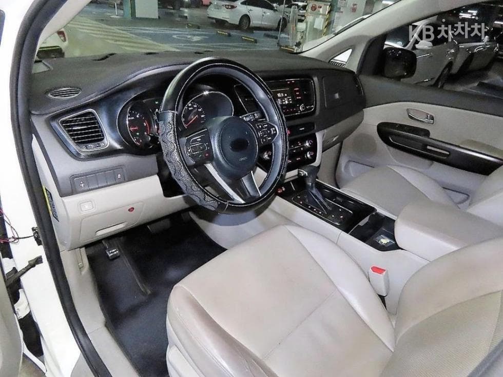 Kia All New Carnival6Seater승 2.2 Diesel 휠체어 리프트 - 13