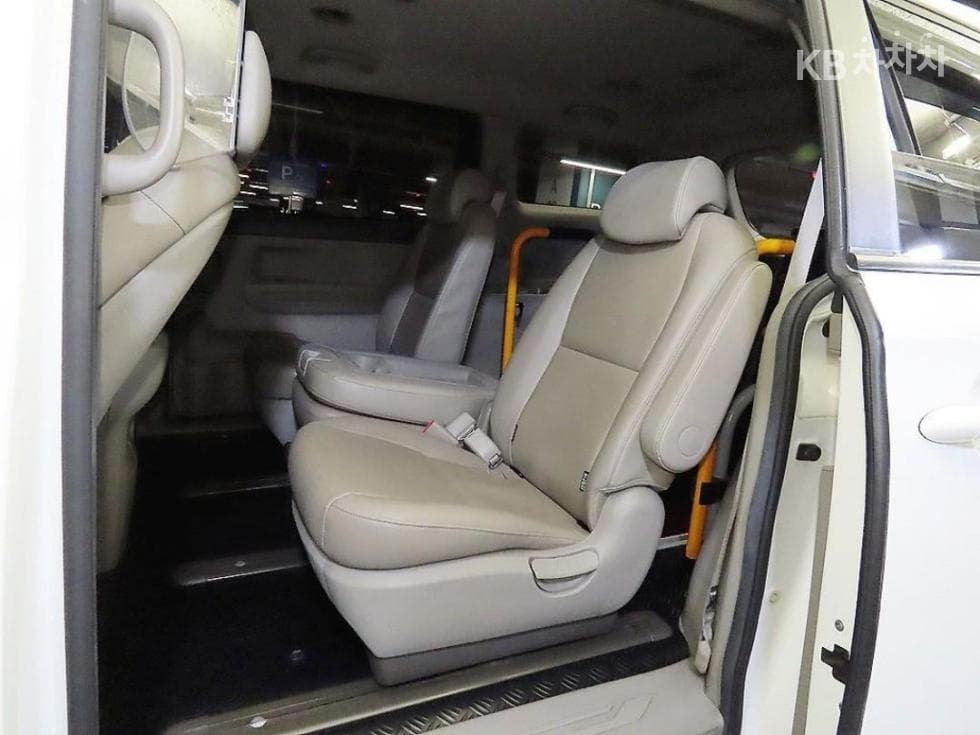 Kia All New Carnival6Seater승 2.2 Diesel 휠체어 리프트 - 9