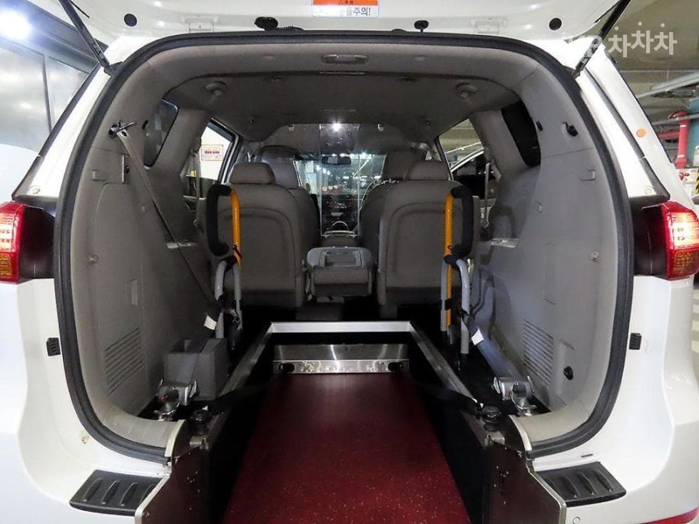 Kia All New Carnival6Seater승 2.2 Diesel 휠체어 리프트 - 16