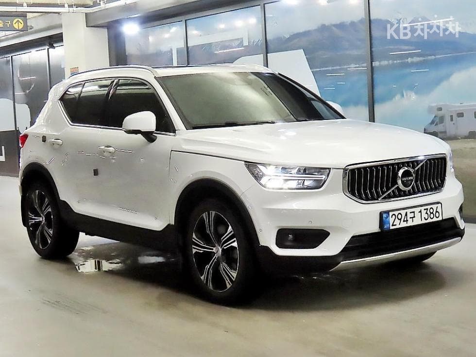 Volvo XC40 B4 AWD Inscription - Image 1