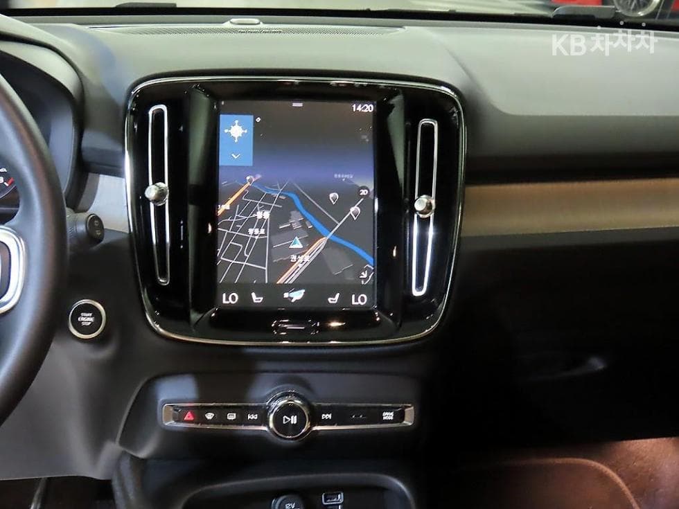Volvo XC40B4 AWD Inscription - 11