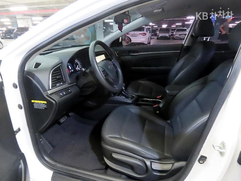 Хюндай Avante (Elantra)AD1.6 GDi Value Plus - 6