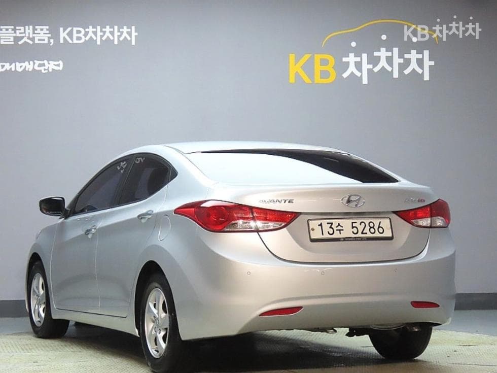 Hyundai Avante (Elantra)MDM16 GDi LUXURY - 4
