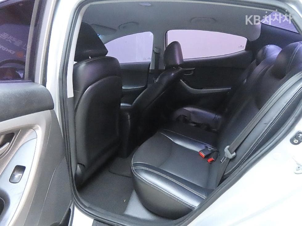 Hyundai Avante (Elantra)MDM16 GDi LUXURY - 11