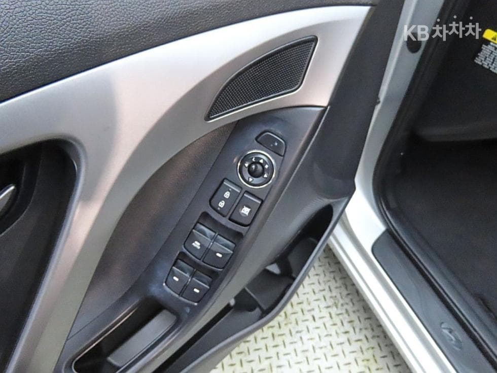 Hyundai Avante (Elantra)MDM16 GDi LUXURY - 13