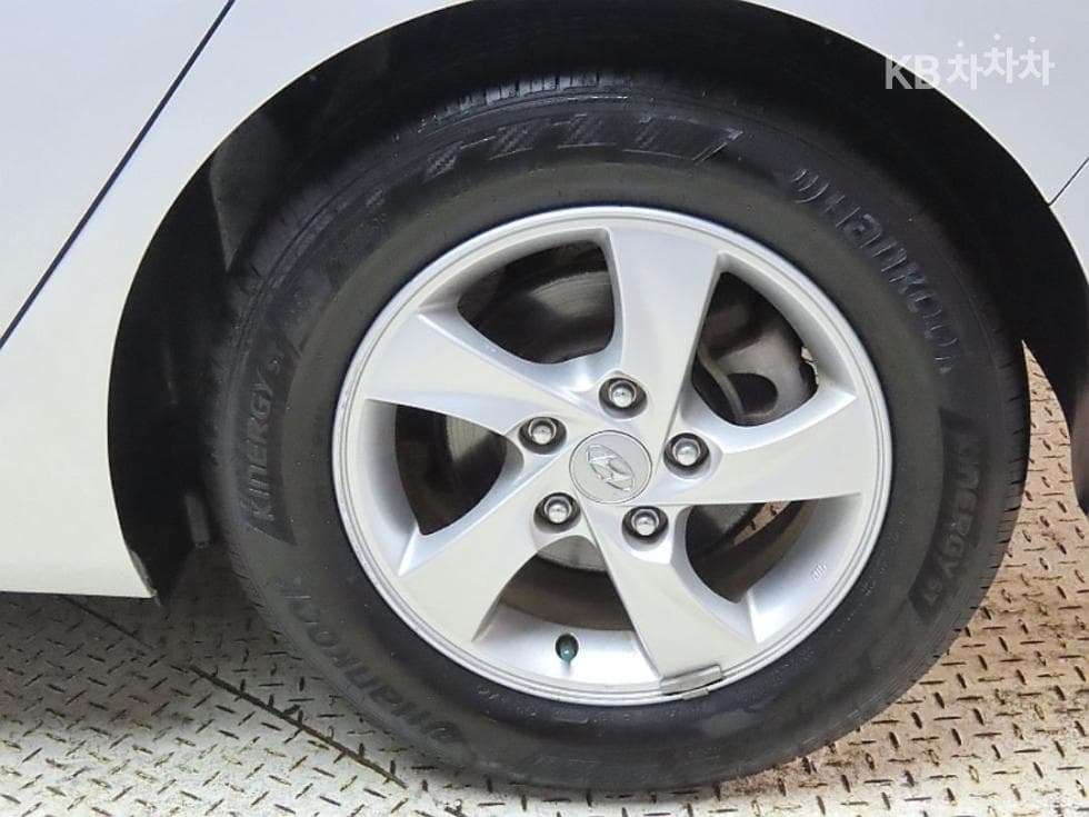Hyundai Avante (Elantra)MDM16 GDi LUXURY - 16