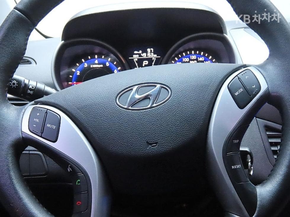 Hyundai Avante (Elantra)MDM16 GDi LUXURY - 18